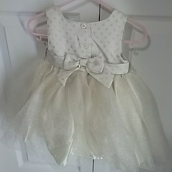 Gold dress - Picture 3 of 3